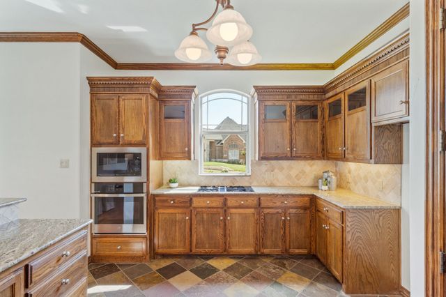 915 Glen Meadow Court, Garland, TX 75044