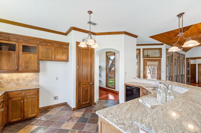 915 Glen Meadow Court, Garland, TX 75044