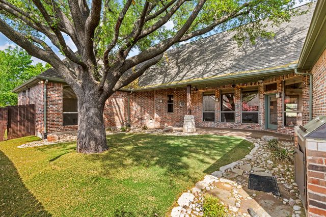 915 Glen Meadow Court, Garland, TX 75044