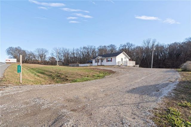 19010 State Route 45 Highway, Weston, MO 64098
