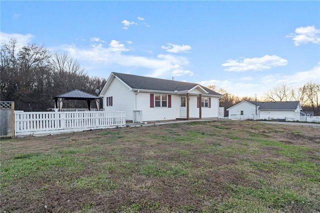 19010 State Route 45 Highway, Weston, MO 64098