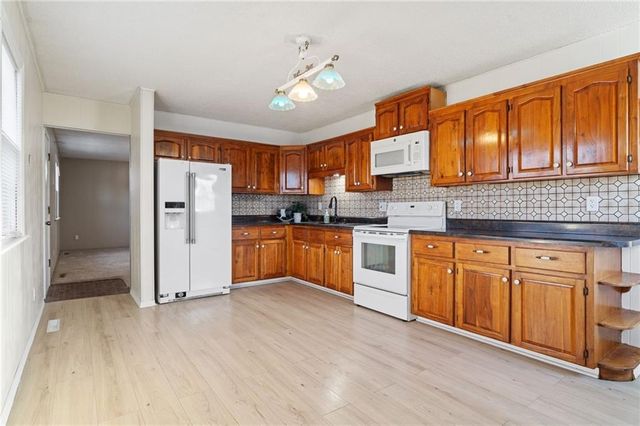 19010 State Route 45 Highway, Weston, MO 64098