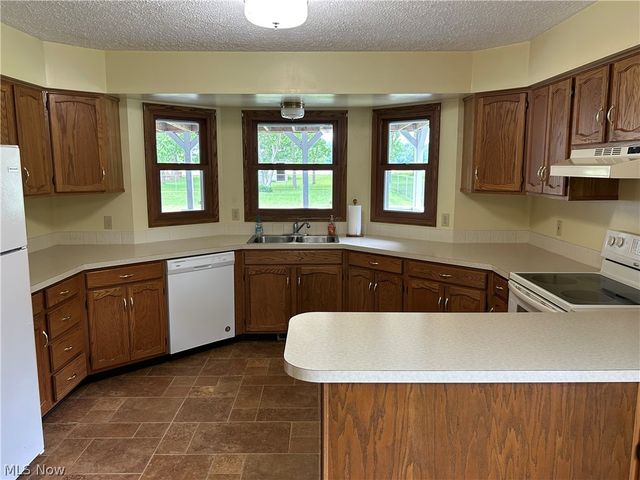 4330 Laubert Road, Atwater, OH 44201