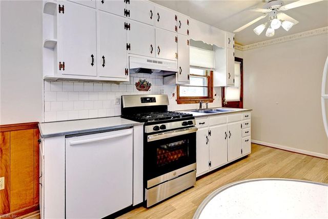18 Owens RD, Newport News, VA 23602