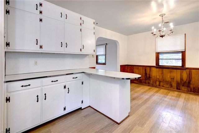18 Owens RD, Newport News, VA 23602