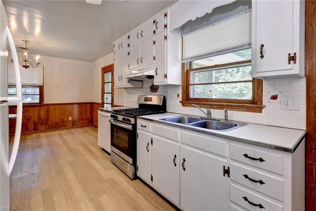 18 Owens RD, Newport News, VA 23602