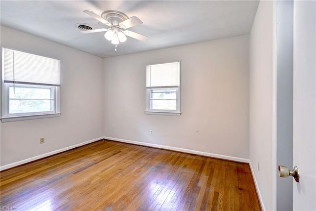 18 Owens RD, Newport News, VA 23602