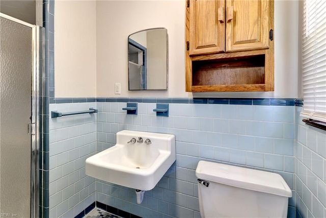 18 Owens RD, Newport News, VA 23602