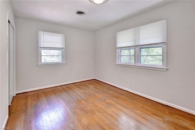 18 Owens RD, Newport News, VA 23602
