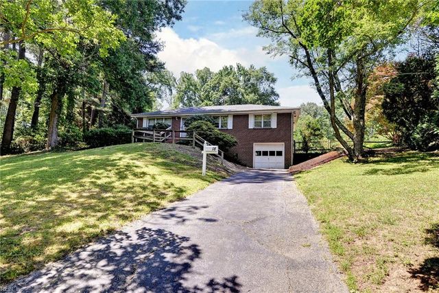 18 Owens RD, Newport News, VA 23602