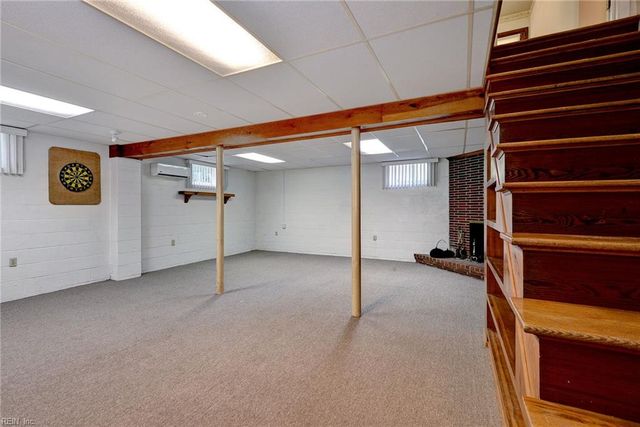 18 Owens RD, Newport News, VA 23602