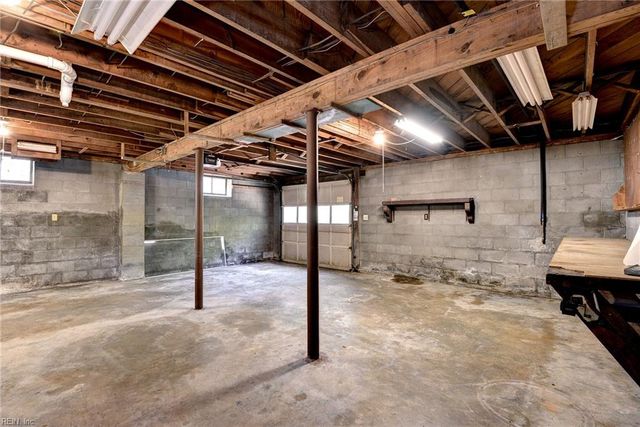 18 Owens RD, Newport News, VA 23602
