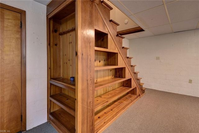 18 Owens RD, Newport News, VA 23602