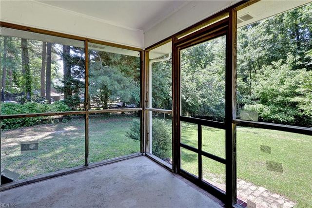 18 Owens RD, Newport News, VA 23602
