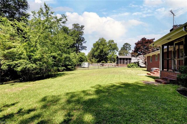 18 Owens RD, Newport News, VA 23602