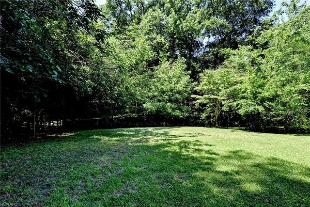 18 Owens RD, Newport News, VA 23602