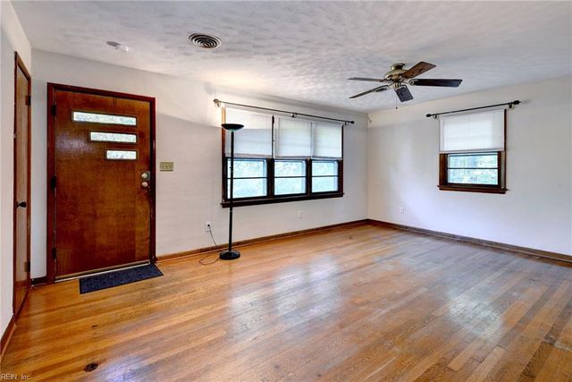 18 Owens RD, Newport News, VA 23602