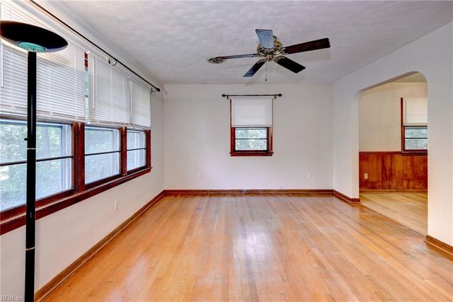 18 Owens RD, Newport News, VA 23602