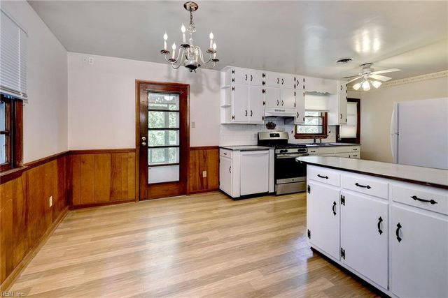 18 Owens RD, Newport News, VA 23602