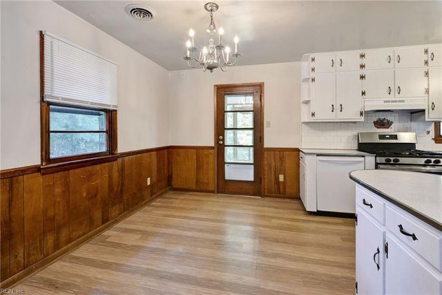 18 Owens RD, Newport News, VA 23602