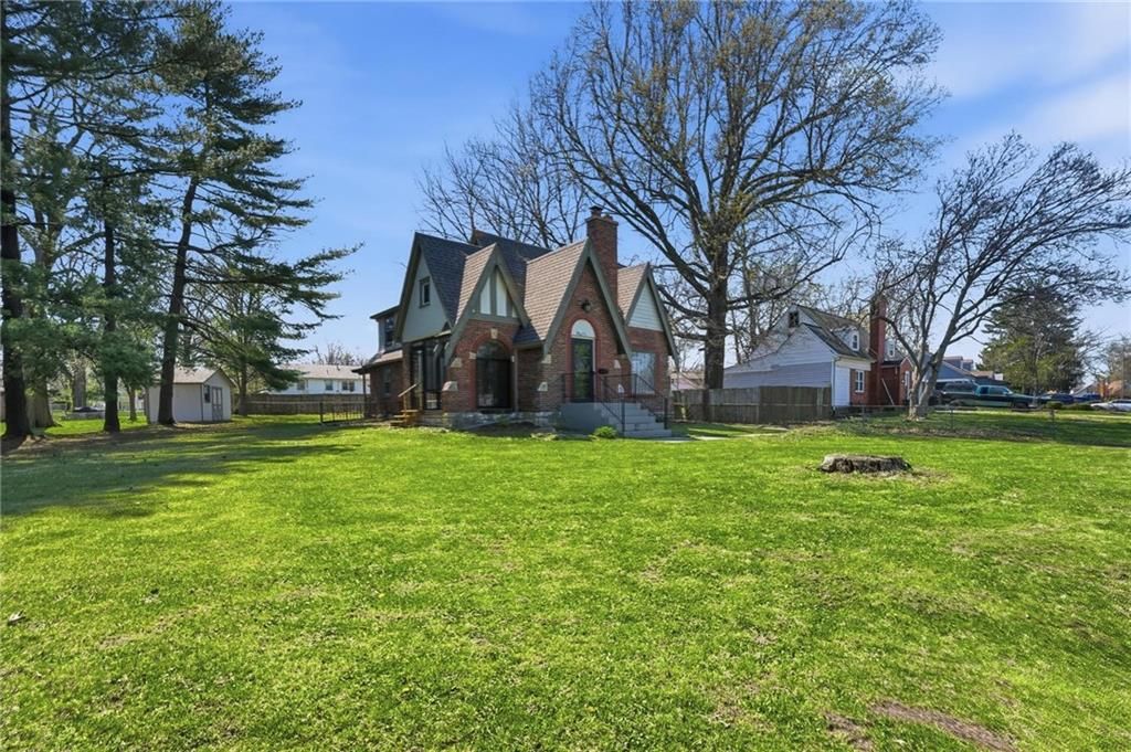 9621 E 33rd Street S, Independence, MO 64052