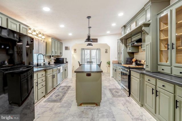 64 RIDGEWOOD MNR, Manheim, PA 17545