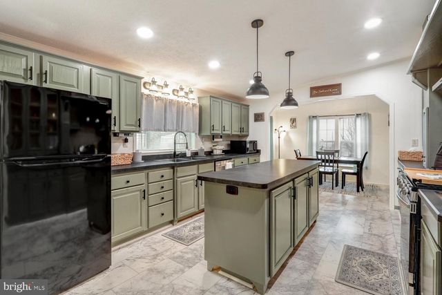 64 RIDGEWOOD MNR, Manheim, PA 17545