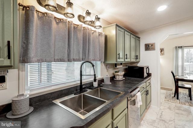 64 RIDGEWOOD MNR, Manheim, PA 17545