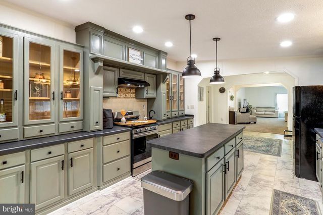 64 RIDGEWOOD MNR, Manheim, PA 17545