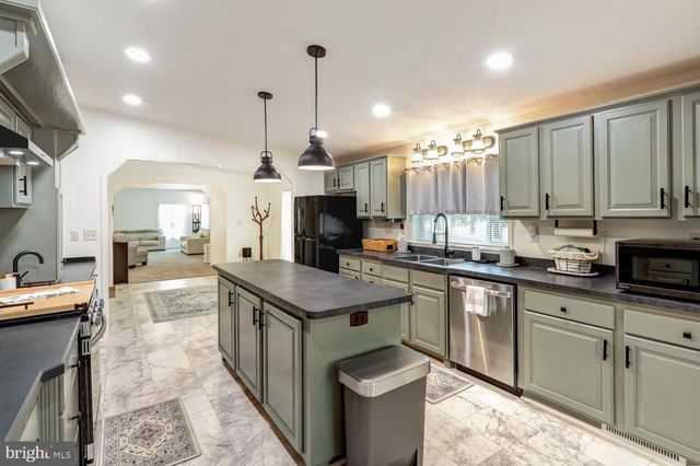 64 RIDGEWOOD MNR, Manheim, PA 17545