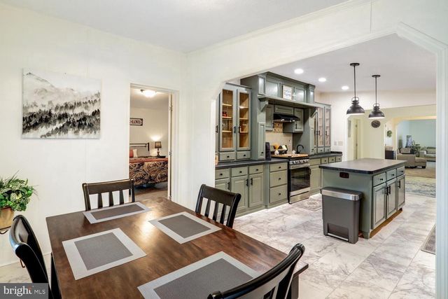 64 RIDGEWOOD MNR, Manheim, PA 17545