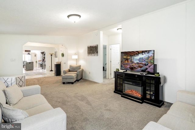 64 RIDGEWOOD MNR, Manheim, PA 17545