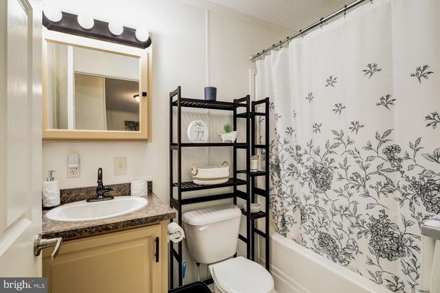 64 RIDGEWOOD MNR, Manheim, PA 17545