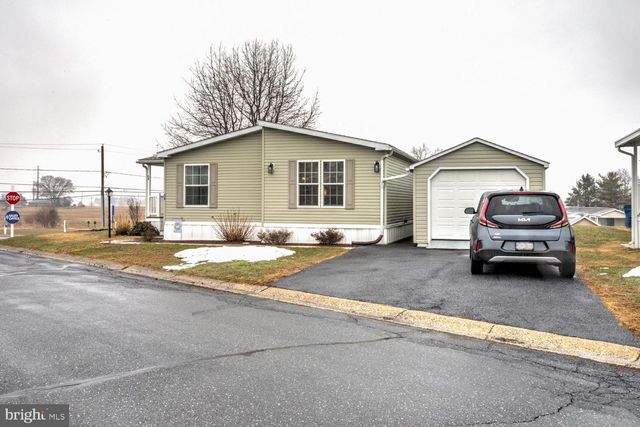 64 RIDGEWOOD MNR, Manheim, PA 17545