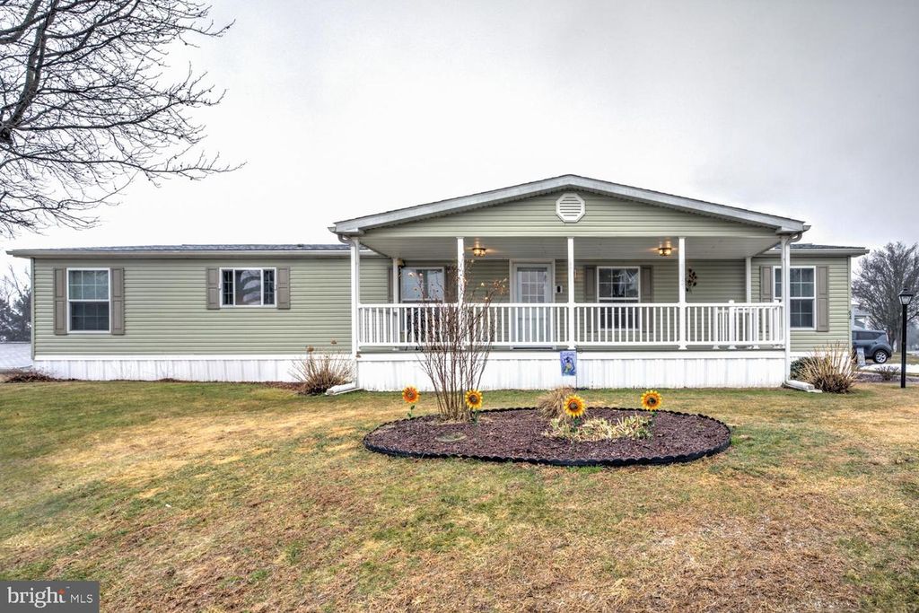 64 RIDGEWOOD MNR, Manheim, PA 17545