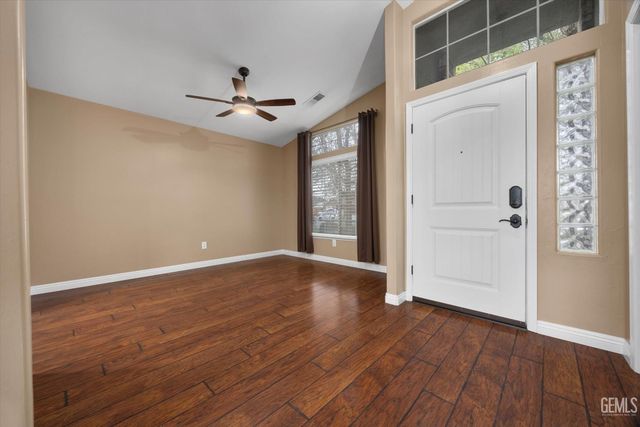 8502 Sun Harbor Drive, Bakersfield, CA 93312