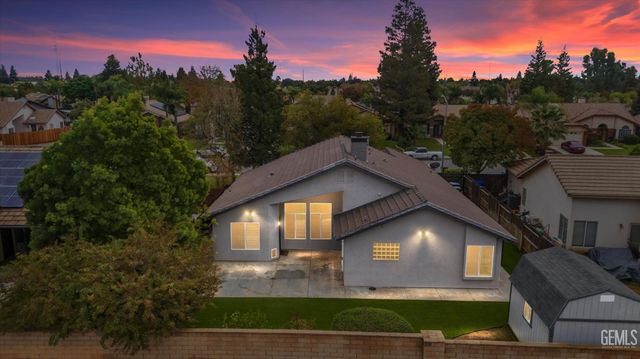 8502 Sun Harbor Drive, Bakersfield, CA 93312