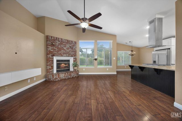 8502 Sun Harbor Drive, Bakersfield, CA 93312