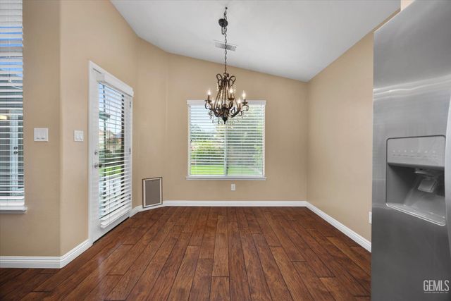 8502 Sun Harbor Drive, Bakersfield, CA 93312