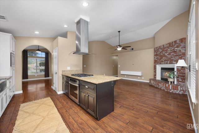 8502 Sun Harbor Drive, Bakersfield, CA 93312