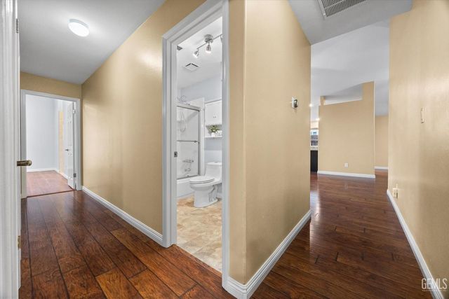 8502 Sun Harbor Drive, Bakersfield, CA 93312