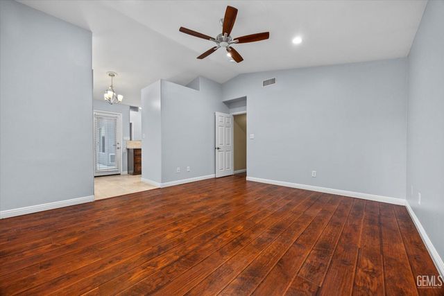 8502 Sun Harbor Drive, Bakersfield, CA 93312