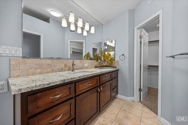 8502 Sun Harbor Drive, Bakersfield, CA 93312