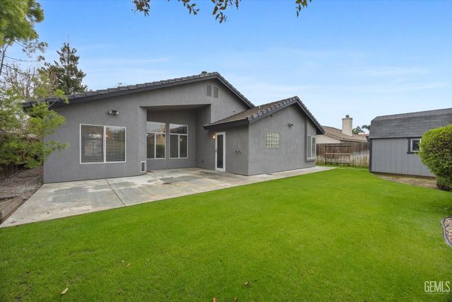 8502 Sun Harbor Drive, Bakersfield, CA 93312