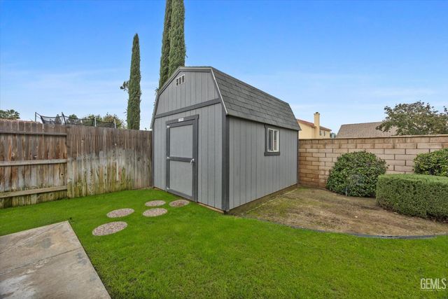 8502 Sun Harbor Drive, Bakersfield, CA 93312