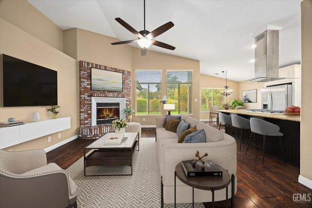 8502 Sun Harbor Drive, Bakersfield, CA 93312