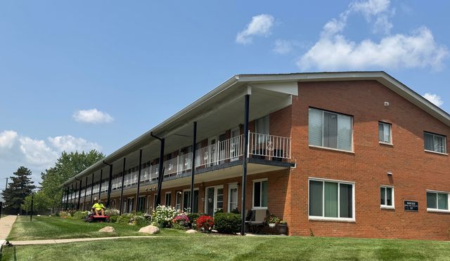 2215 Clawson Avenue, Royal Oak, MI 48073