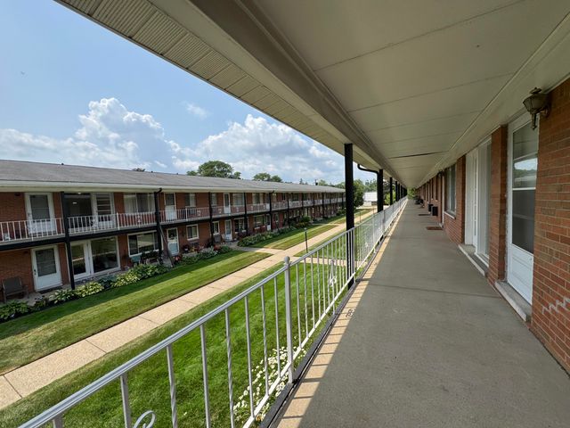 2215 Clawson Avenue, Royal Oak, MI 48073