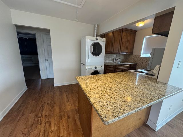 2215 Clawson Avenue, Royal Oak, MI 48073
