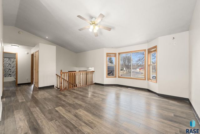 4409 E 37th St Street, Sioux Falls, SD 57103